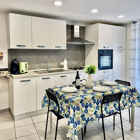 Apartment Katasoul Urban Vibes - Centro Storico - Moderno - Balcone - 4 Posti Letto *
