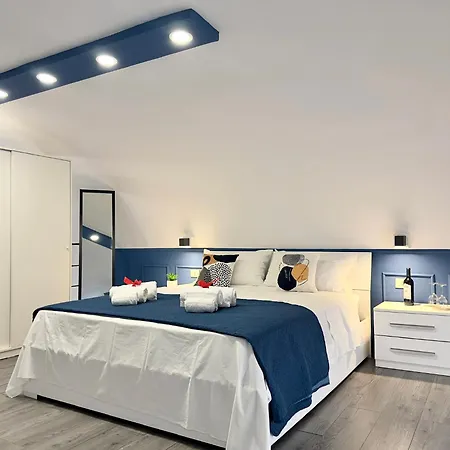 Apartment Katasoul Urban Vibes - Centro Storico - Moderno - Balcone - 4 Posti Letto